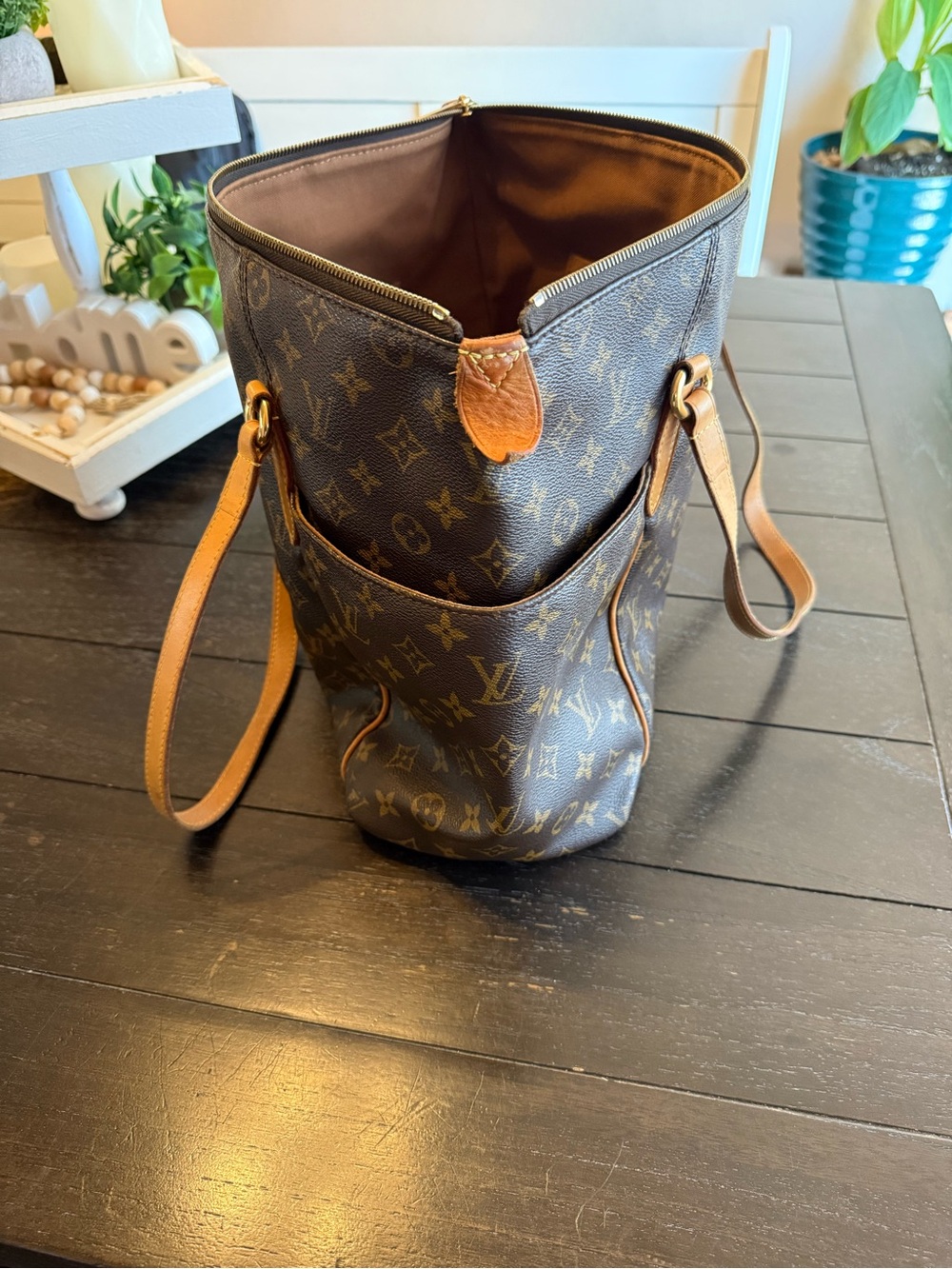 Louis Vuitton Monogram Canvas Totally MM Tote Bag - Picture 4 of 8
